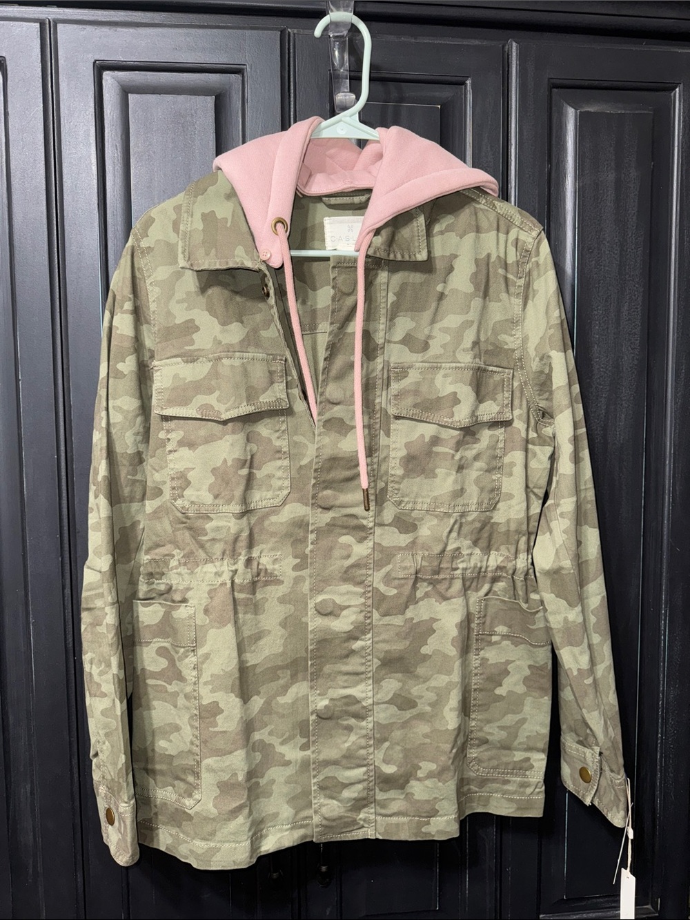 NWT Women’s Camo Utility Jacket with Pink Hood - M